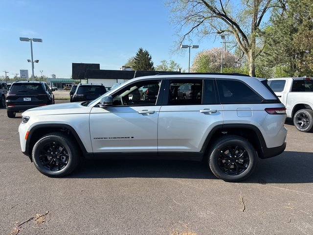 New 2026 Jeep Grand Cherokee Altitude AWD/4WD image 3