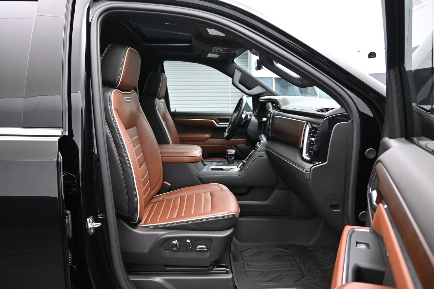 Used 2024 GMC Sierra 1500 Denali Ultimate AWD/4WD image 13