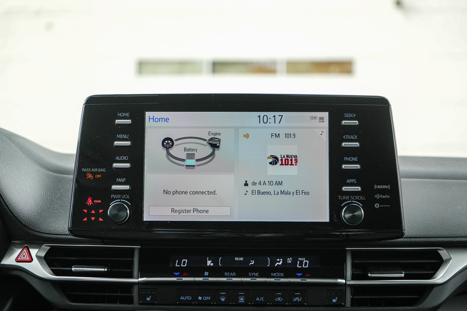 Used 2024 Toyota Sienna XLE FWD image 14