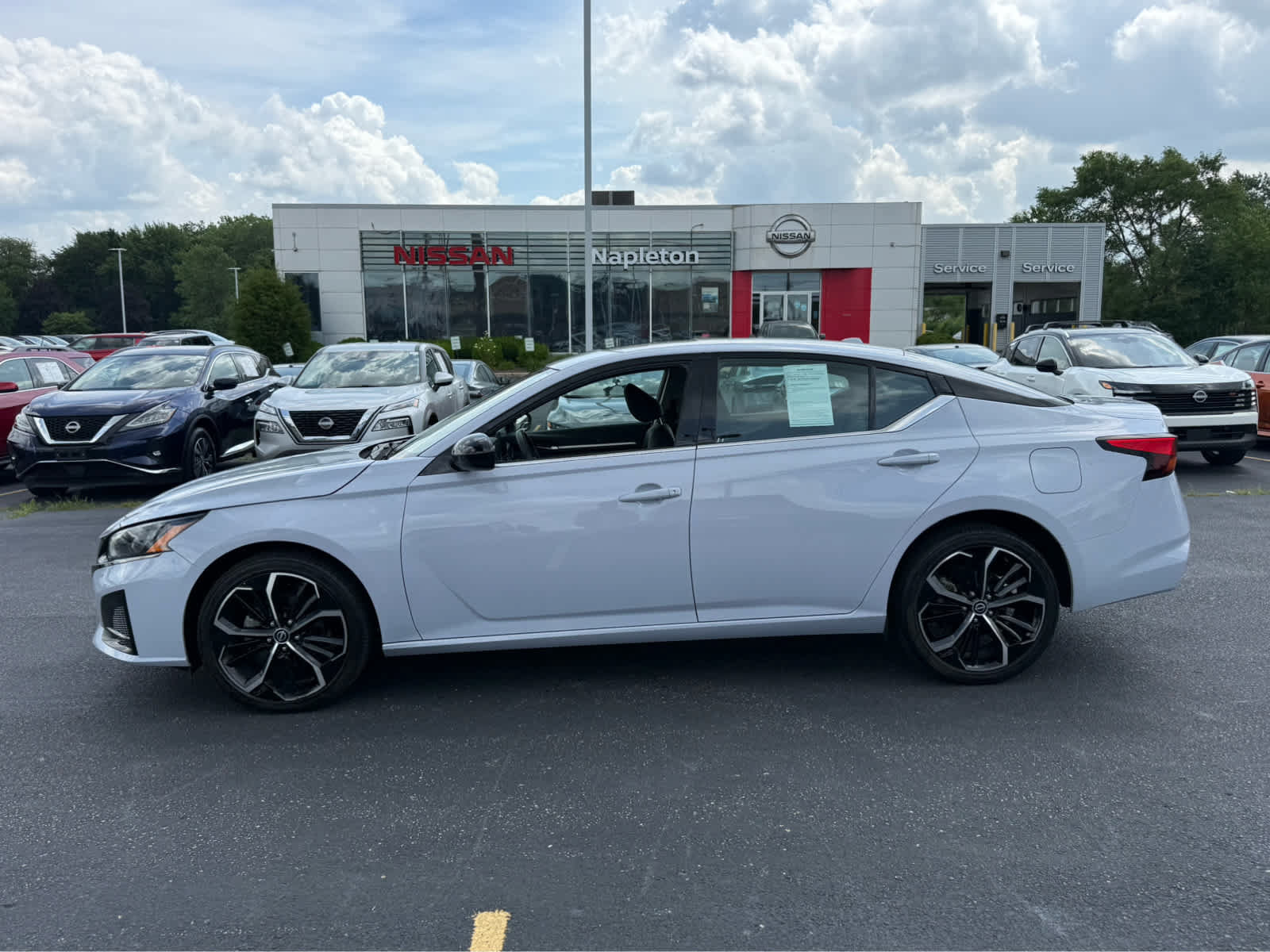 Used 2023 Nissan Altima 2.5 SR w/ SR Premium Package AWD/4WD image 4