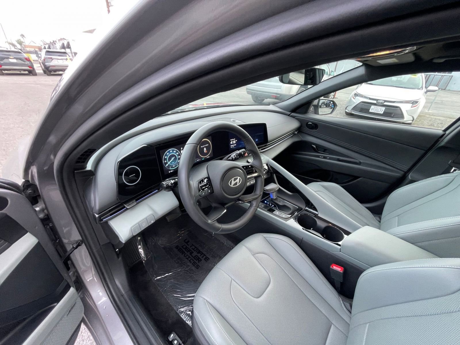 Used 2025 Hyundai Elantra Limited image 34