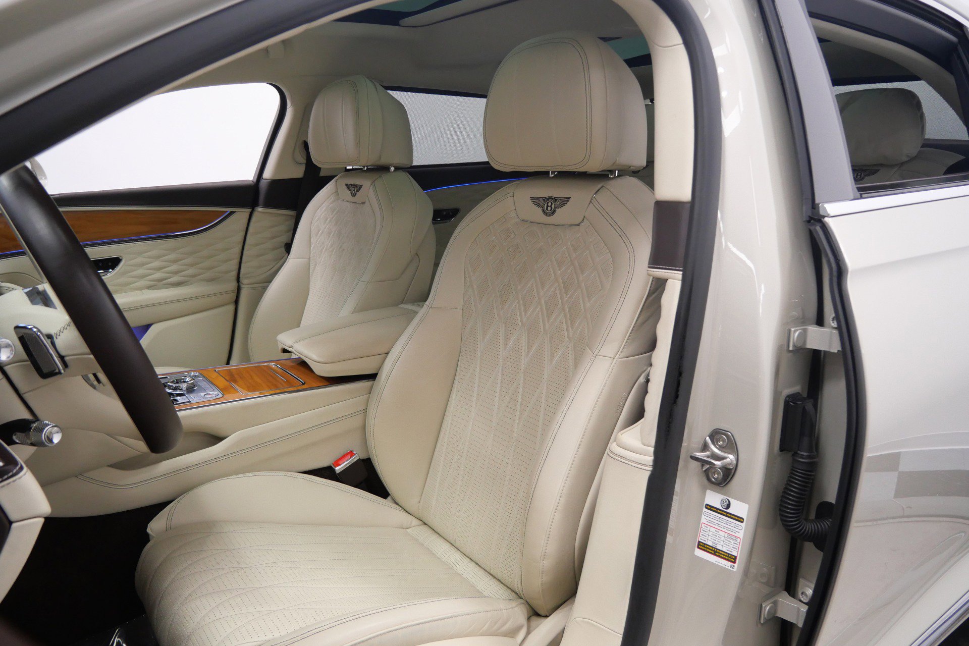 Used 2022 Bentley Flying Spur Plug-In Hybrid image 22