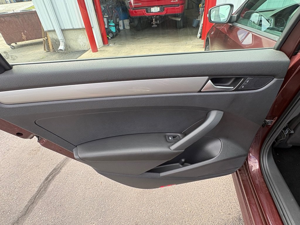 Used 2013 Volkswagen Passat 2.5 S FWD image 10