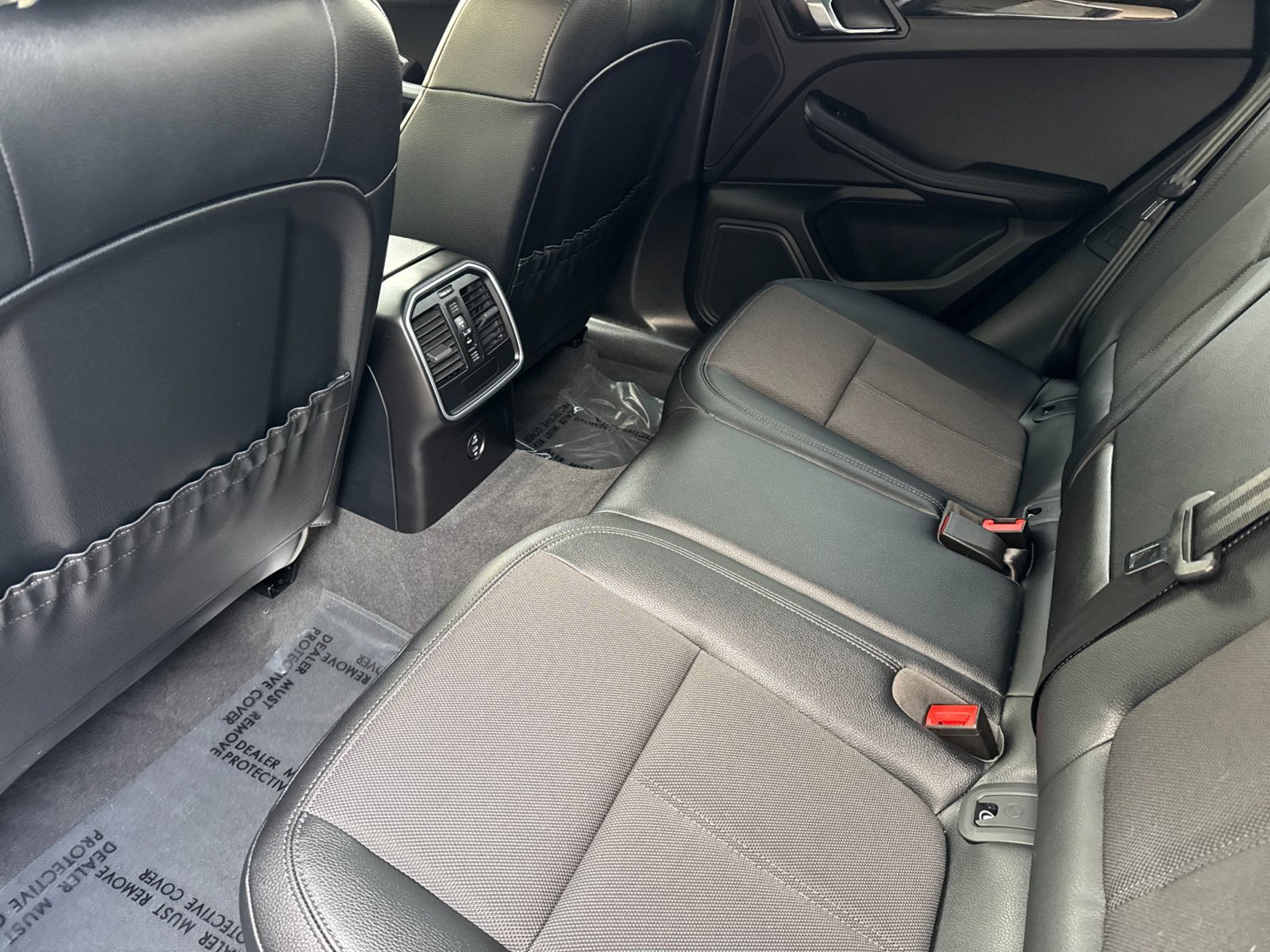 Certified 2026 Porsche Macan AWD/4WD image 14