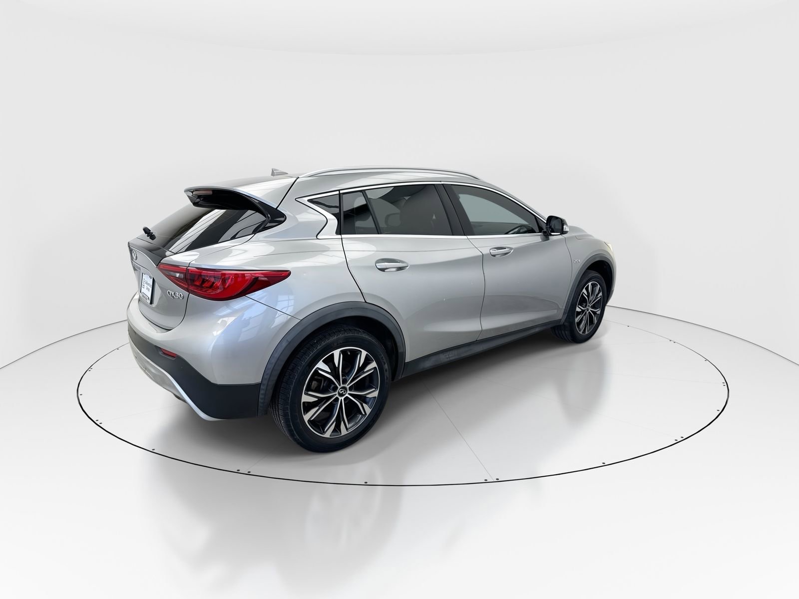 Used 2018 INFINITI QX30 Premium w/ Cargo Package image 8