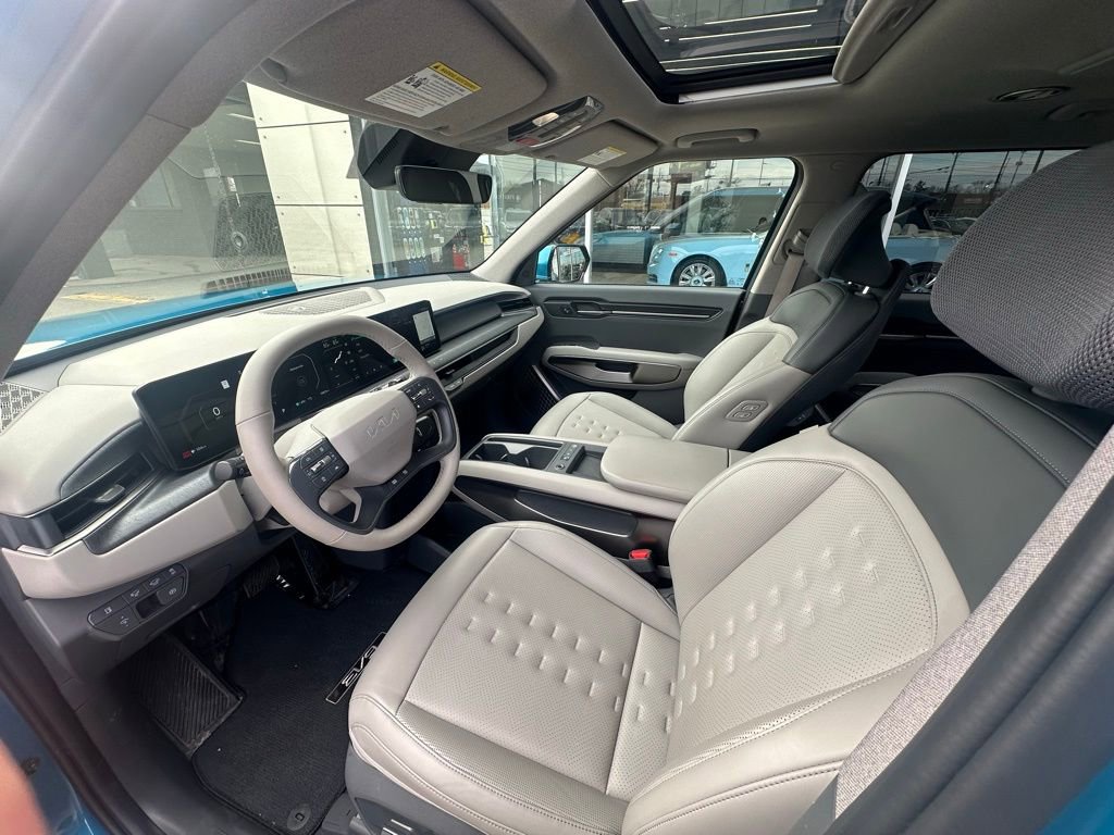 Used 2025 Kia EV9 Wind image 15