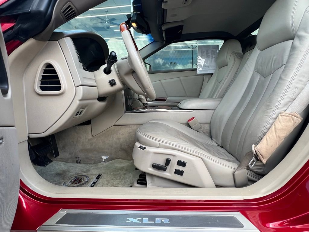 Used 2005 Cadillac XLR Base image 16