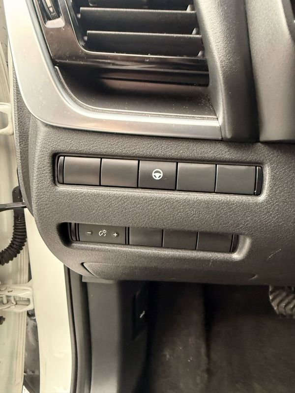 Used 2021 Nissan Rogue SV AWD/4WD image 18