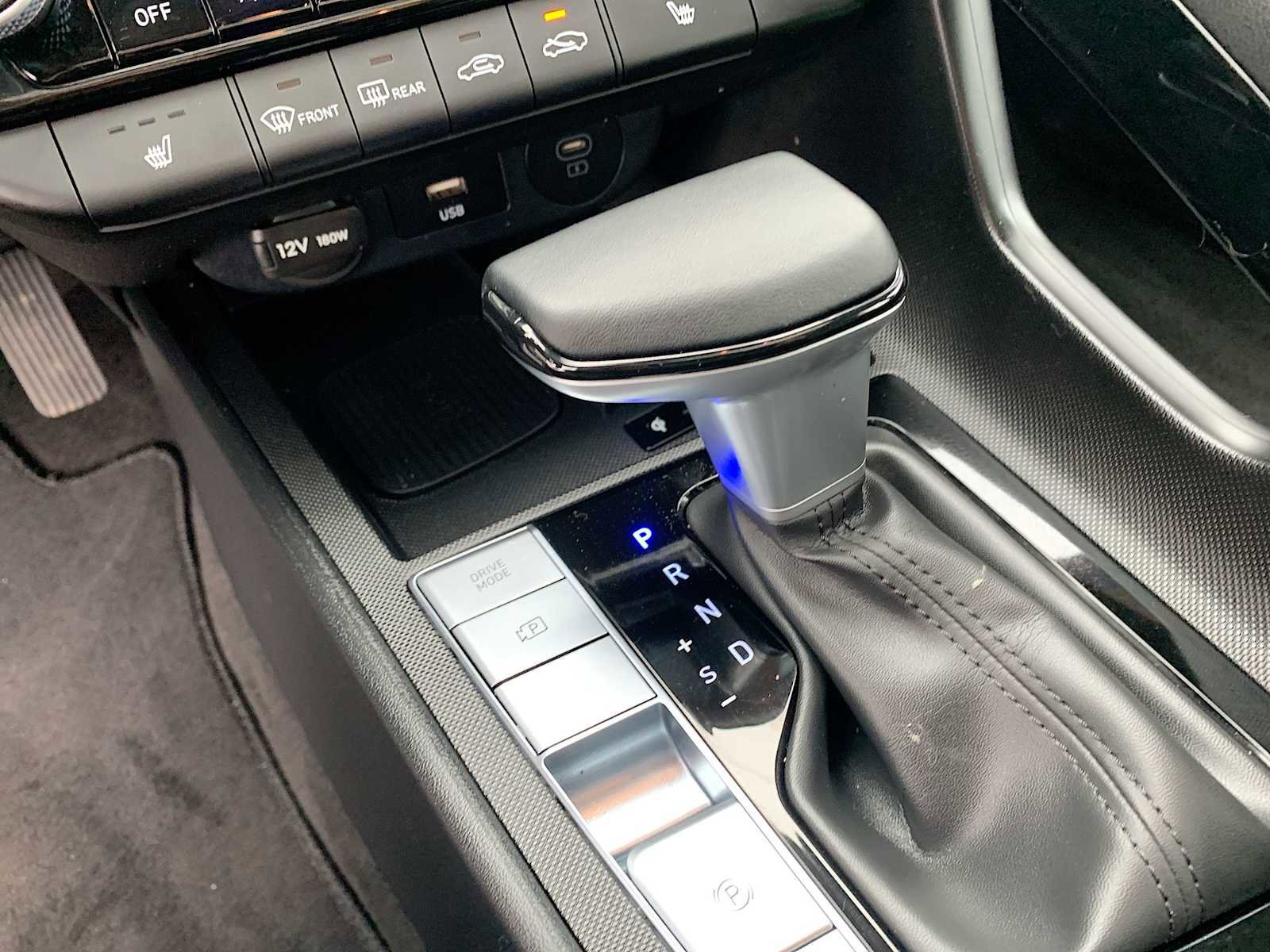 Used 2025 Hyundai Elantra Limited image 16