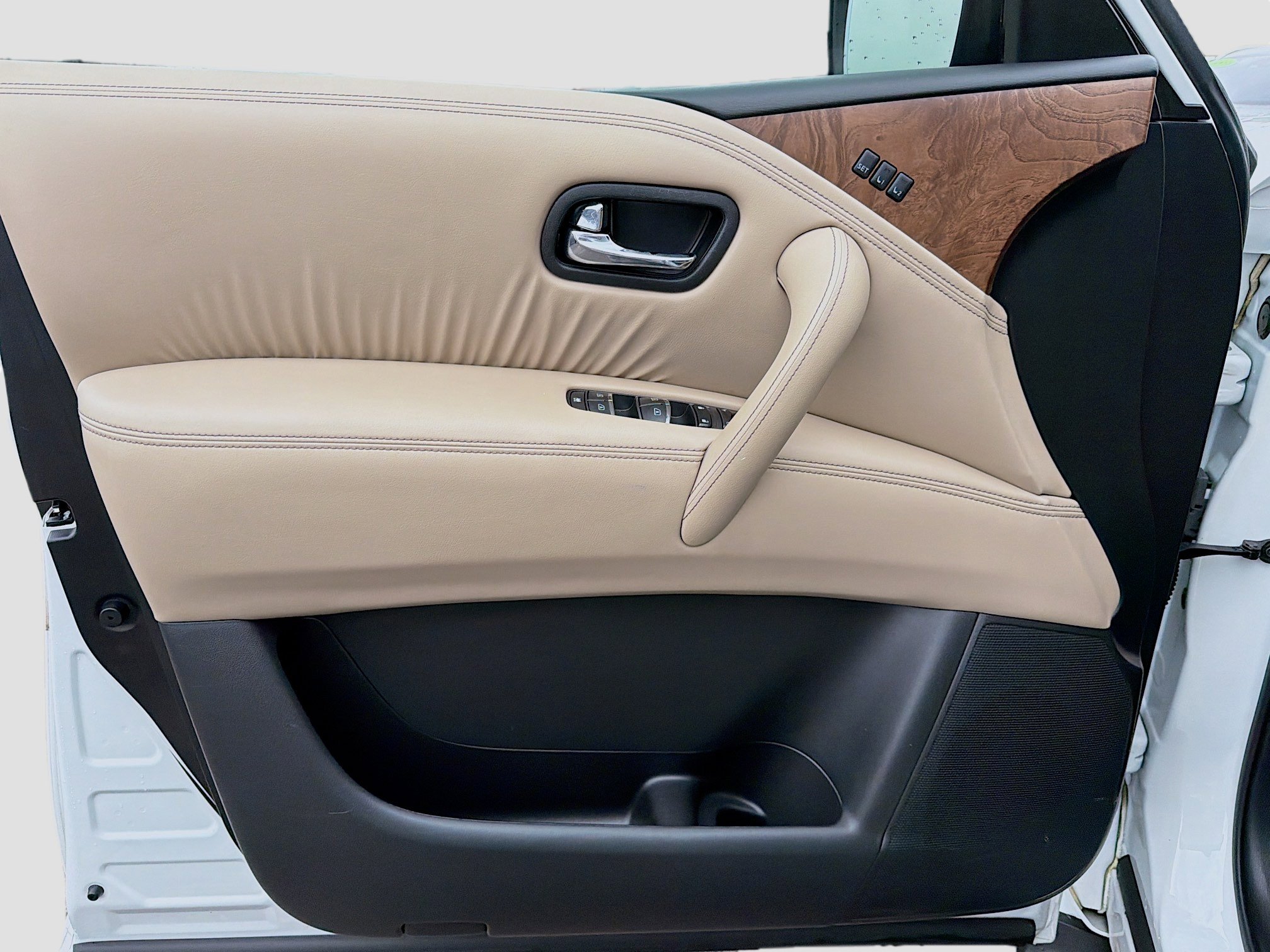 Used 2022 Nissan Armada SL image 22