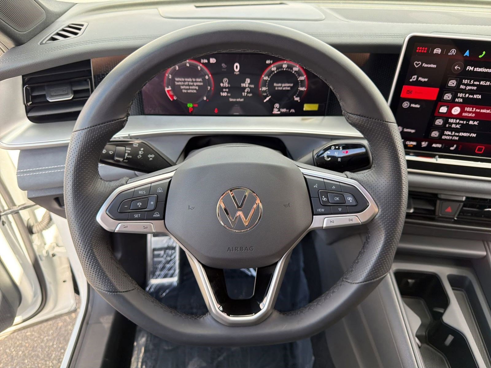 Used 2025 Volkswagen Tiguan SE R-Line image 18