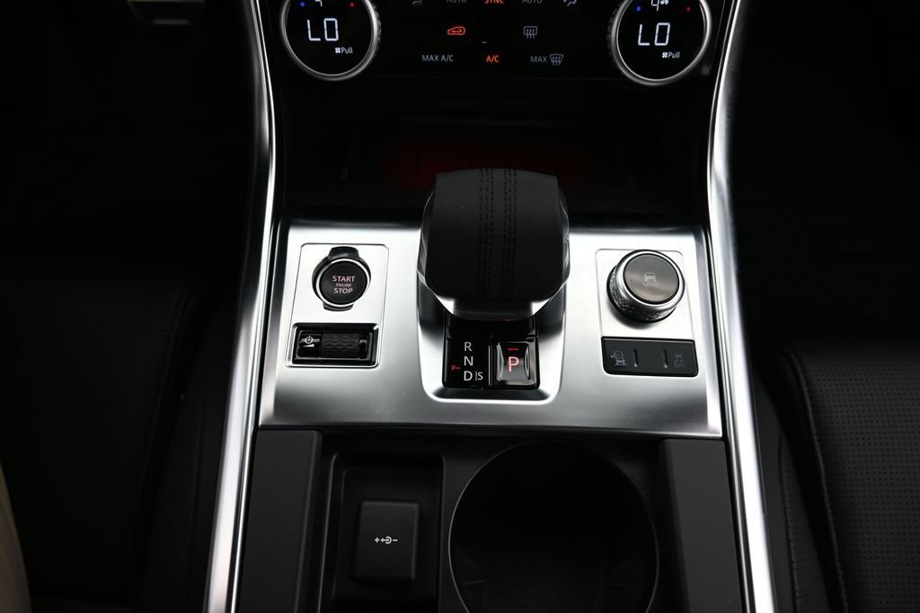 Certified 2024 Jaguar XF R-Dynamic SE AWD/4WD image 28