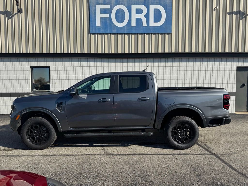 Used 2025 Ford Ranger Lariat w/ Black Appearance Package image 2