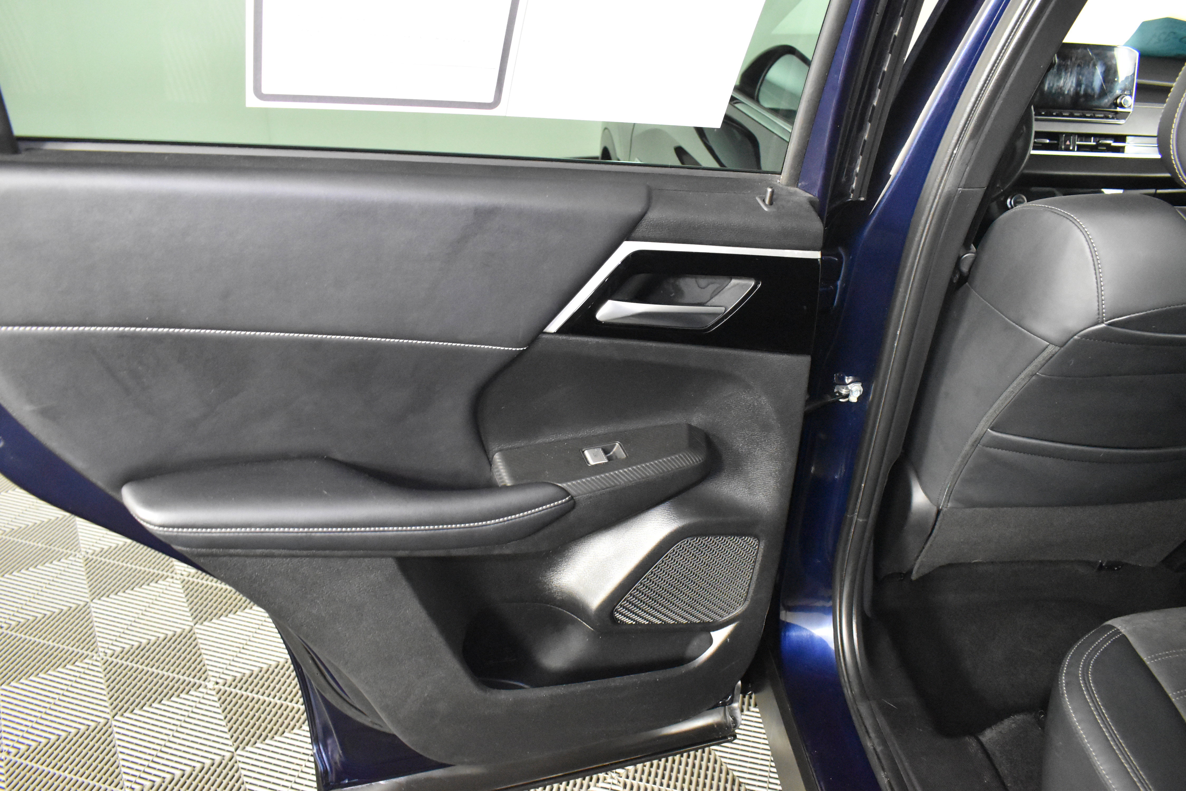 Used 2023 Mitsubishi Outlander SE image 46