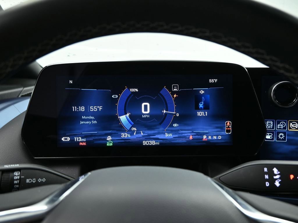 Used 2025 Chevrolet Equinox EV LT w/ Convenience Package image 24