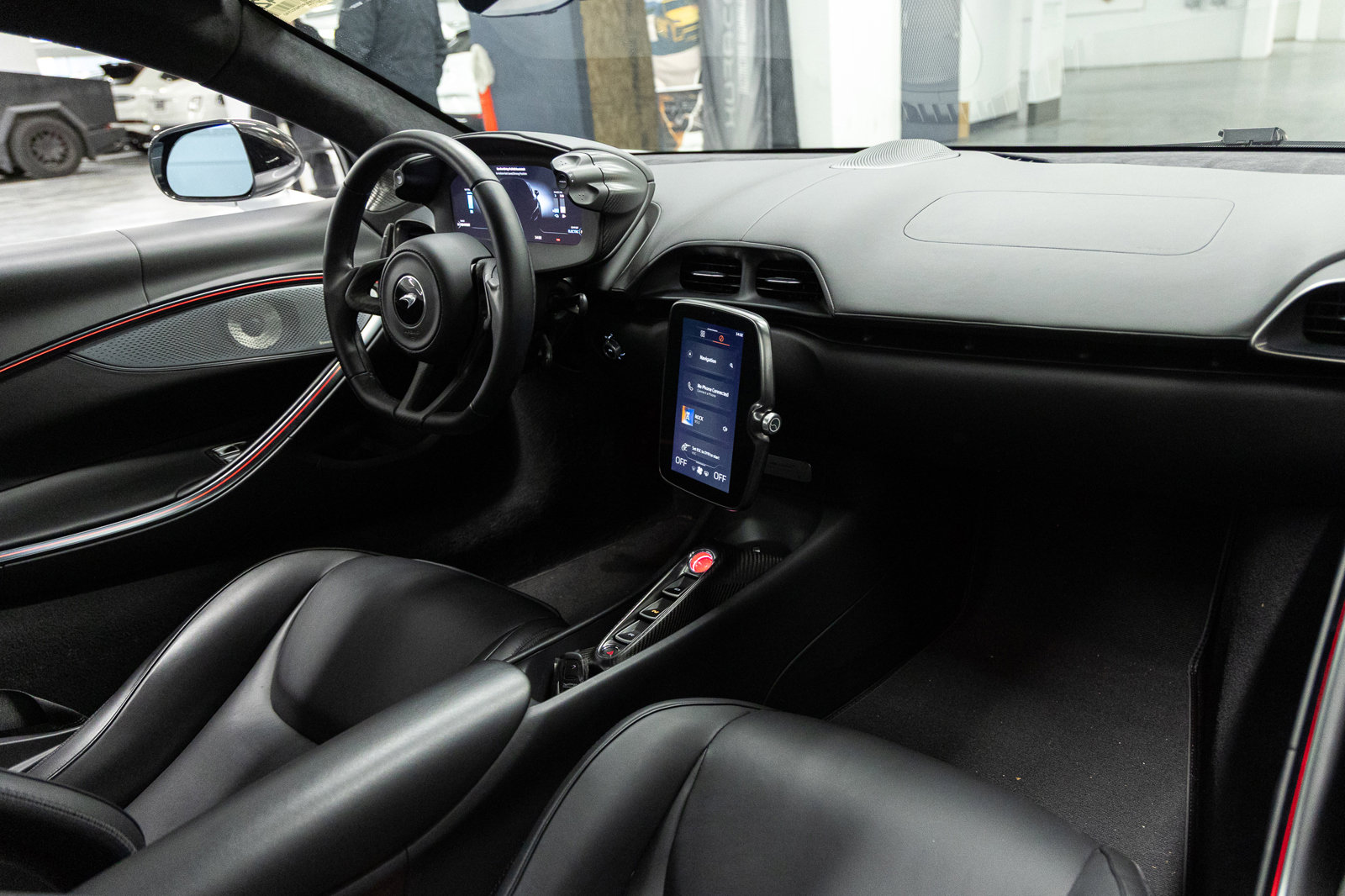 Used 2023 McLaren Artura image 43