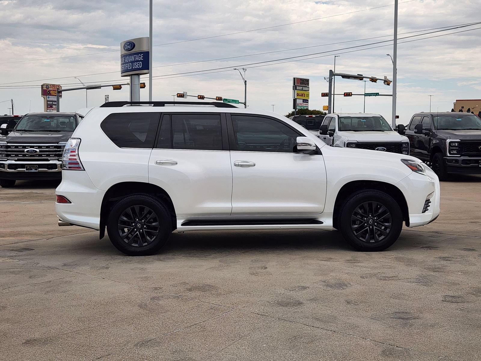 Used 2023 Lexus GX 460 Premium w/ Premium Plus Package AWD/4WD image 7