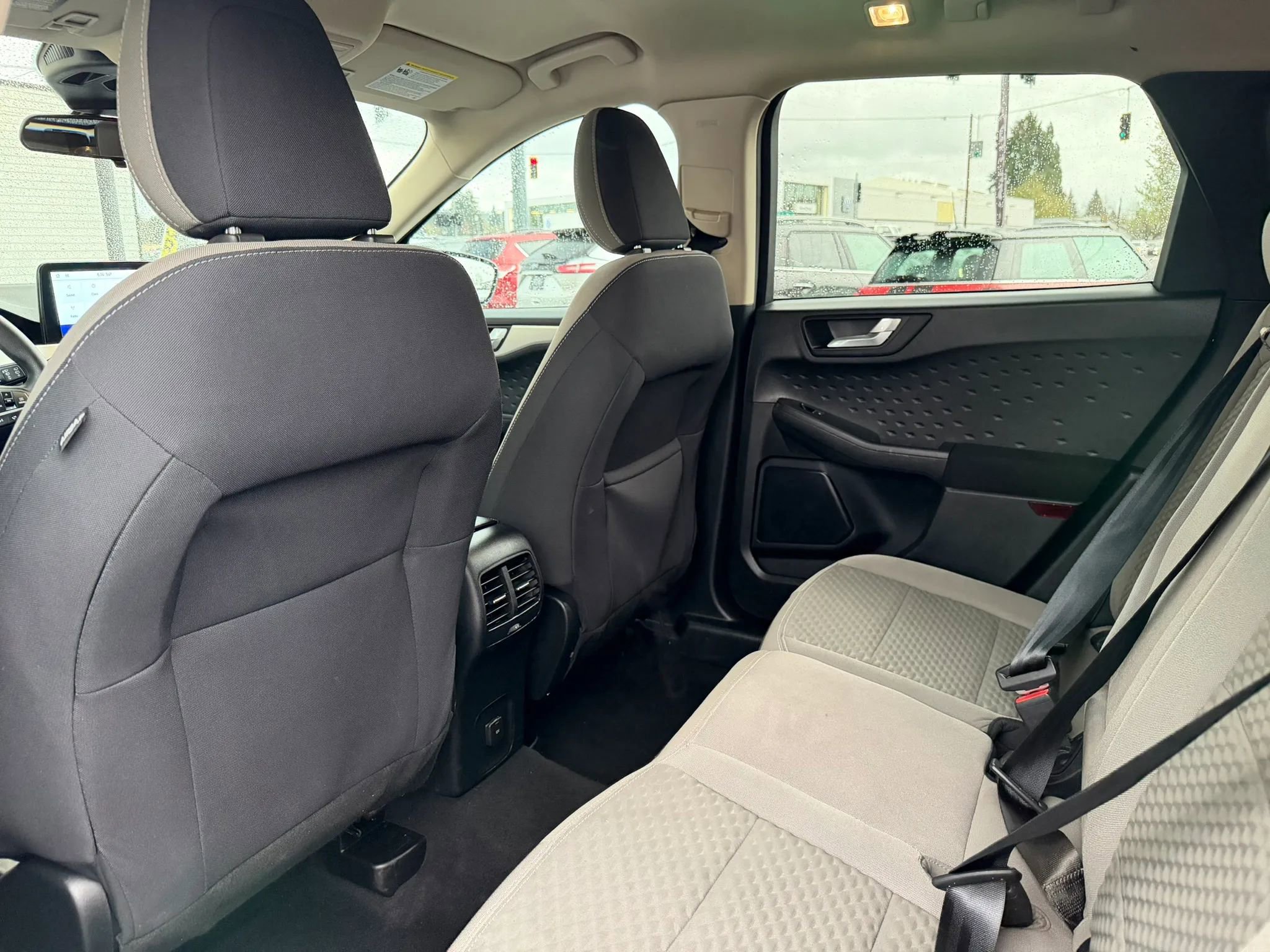 Used 2020 Ford Escape SE image 18