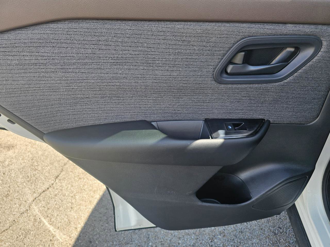 Used 2023 Nissan Rogue S image 22