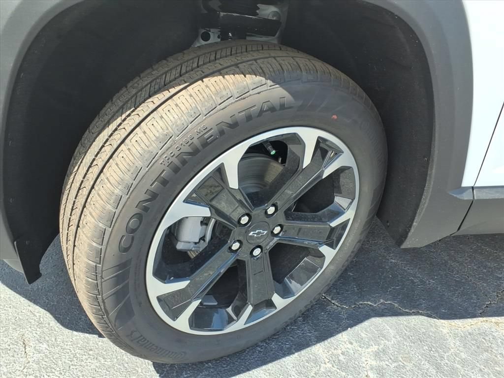 New 2027 Chevrolet Equinox LT w/ Convenience Package II FWD image 16