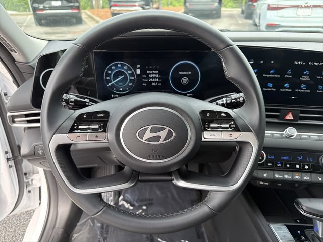 Certified 2025 Hyundai Elantra SEL FWD image 23