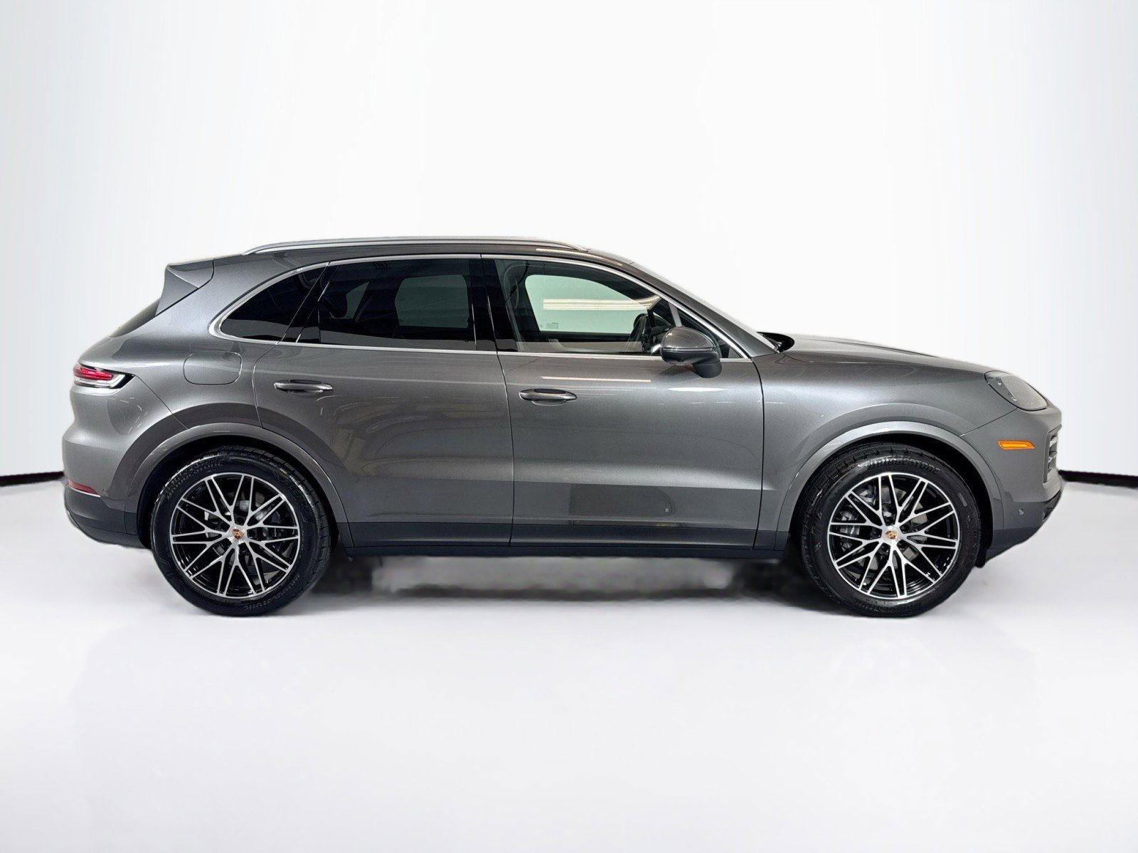 Used 2025 Porsche Cayenne image 8