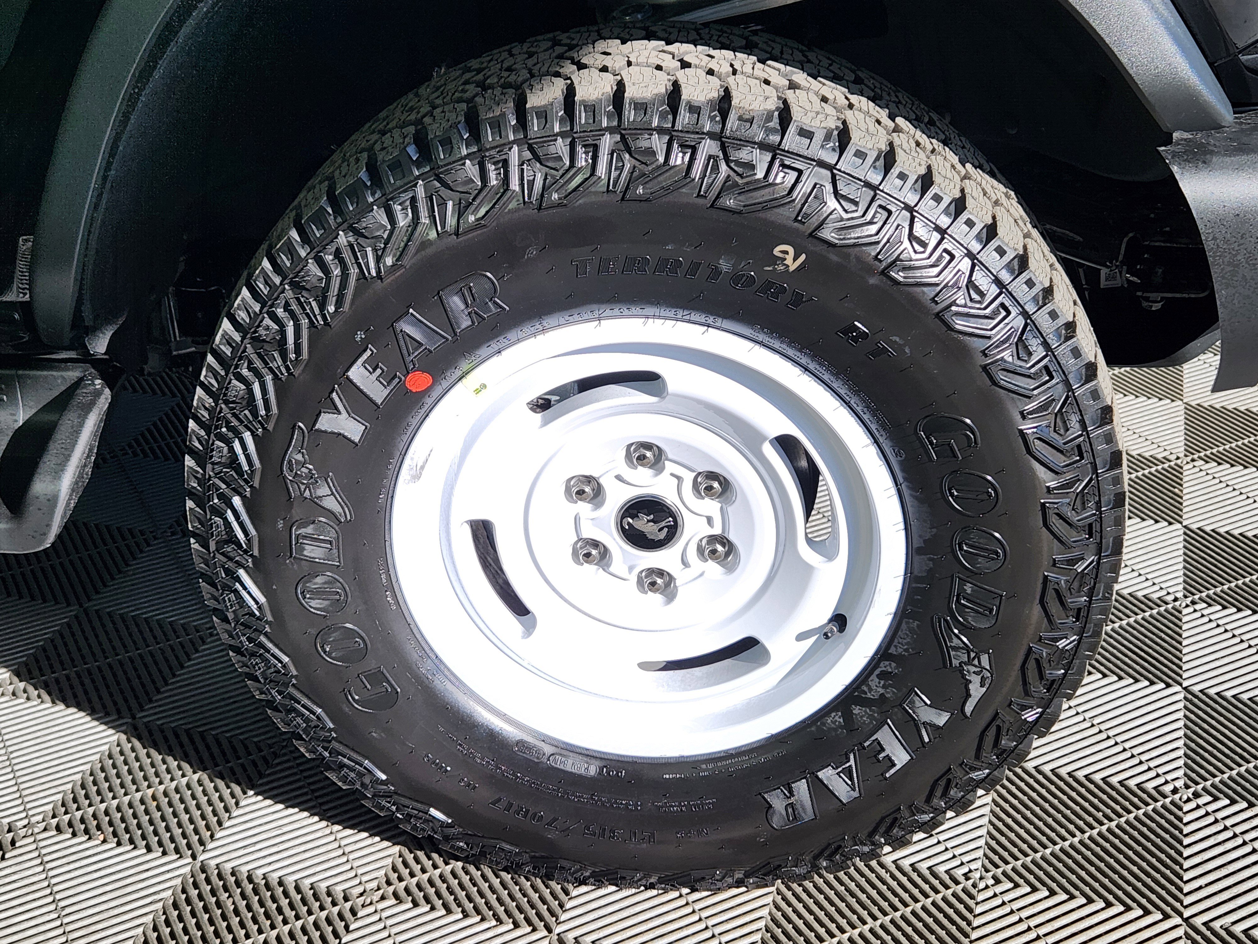 New 2025 Ford Bronco Heritage Edition image 9