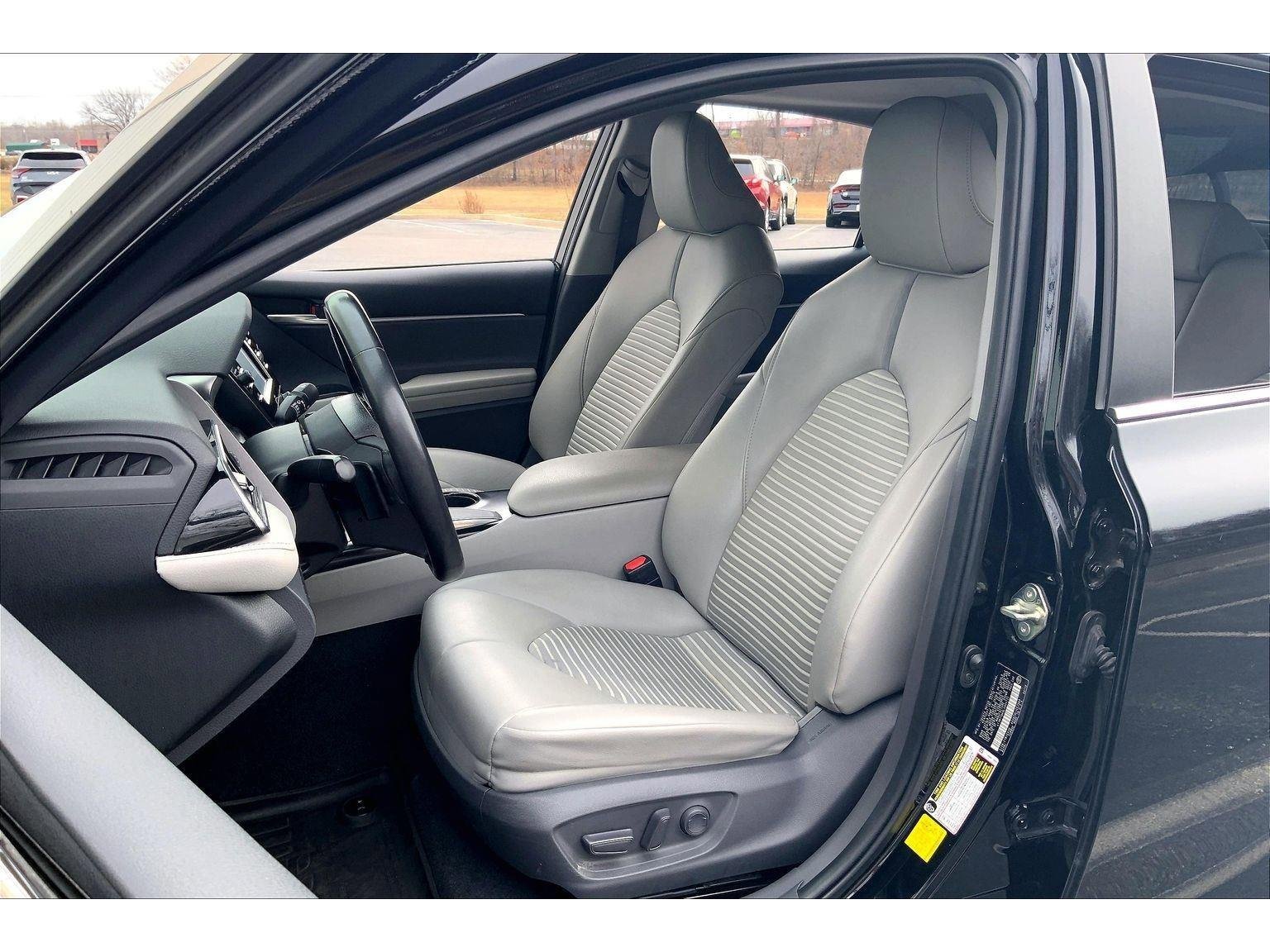 Used 2020 Toyota Camry SE w/ Convenience Package image 24