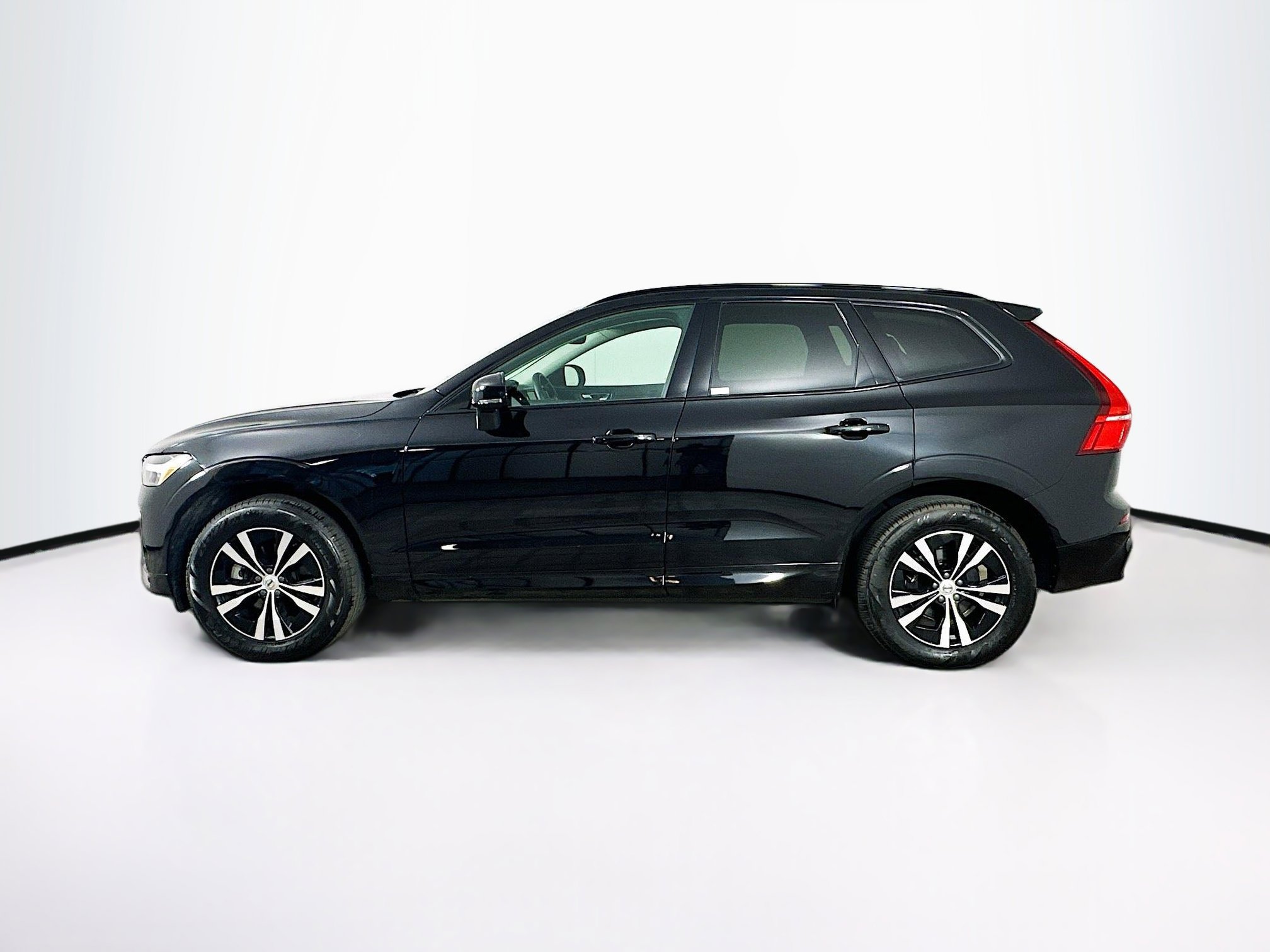 Used 2024 Volvo XC60 B5 Core AWD/4WD image 4