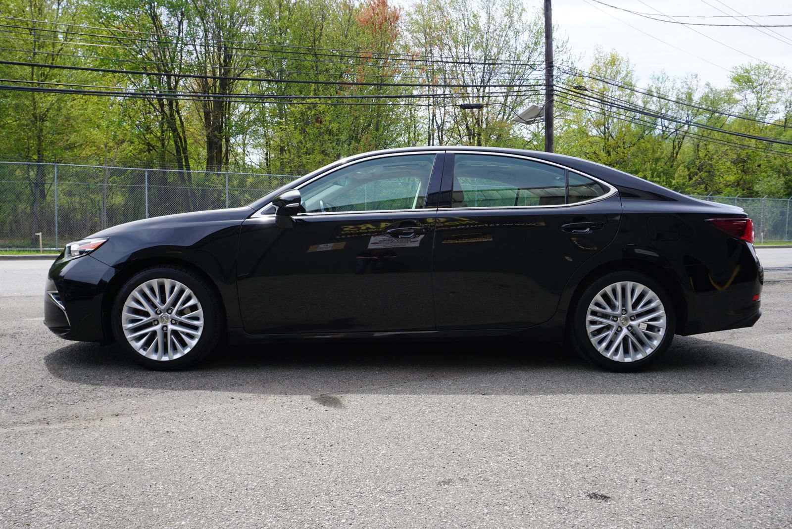 Used 2016 Lexus ES 350 w/ Luxury Package w/Wood Trim FWD image 3