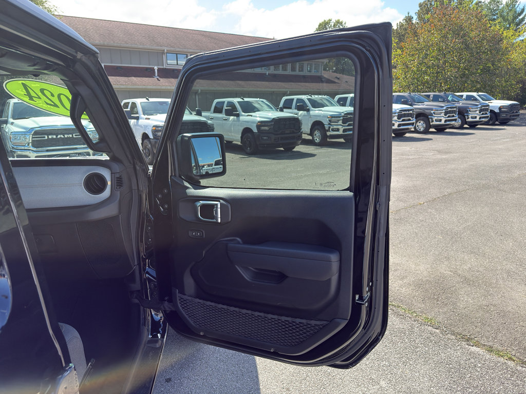Used 2024 Jeep Gladiator Sport image 14
