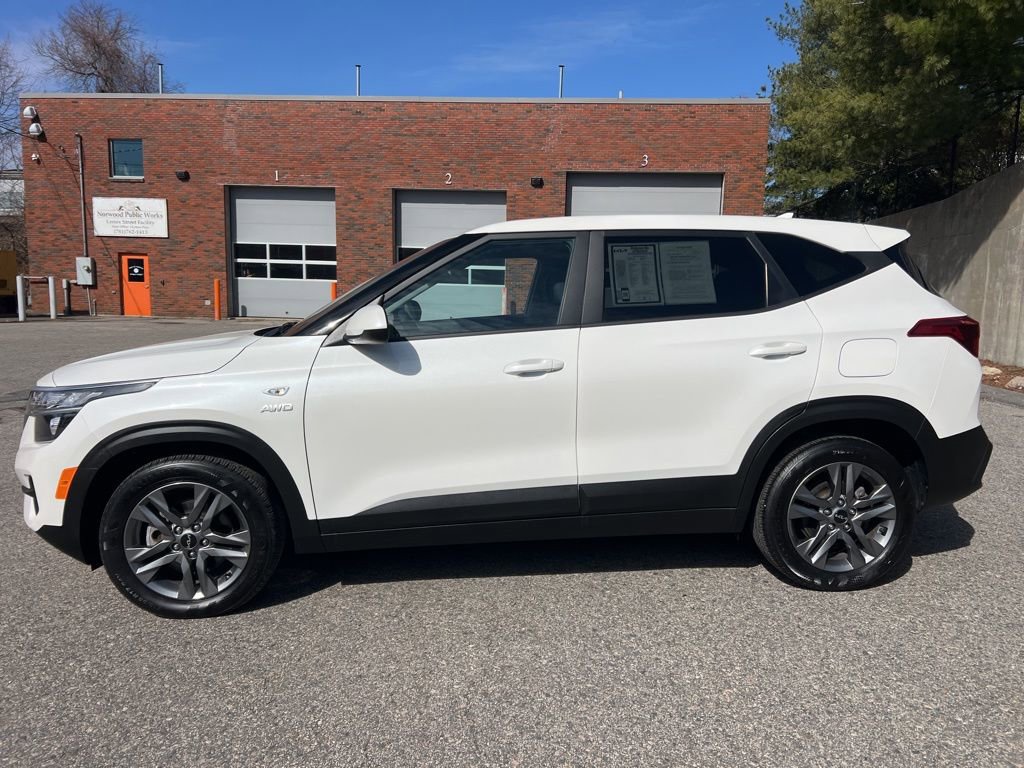 Used 2023 Kia Seltos LX image 2