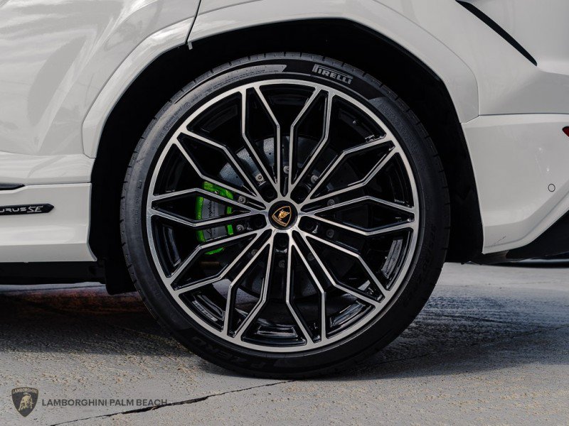 Used 2025 Lamborghini Urus SE AWD/4WD image 24