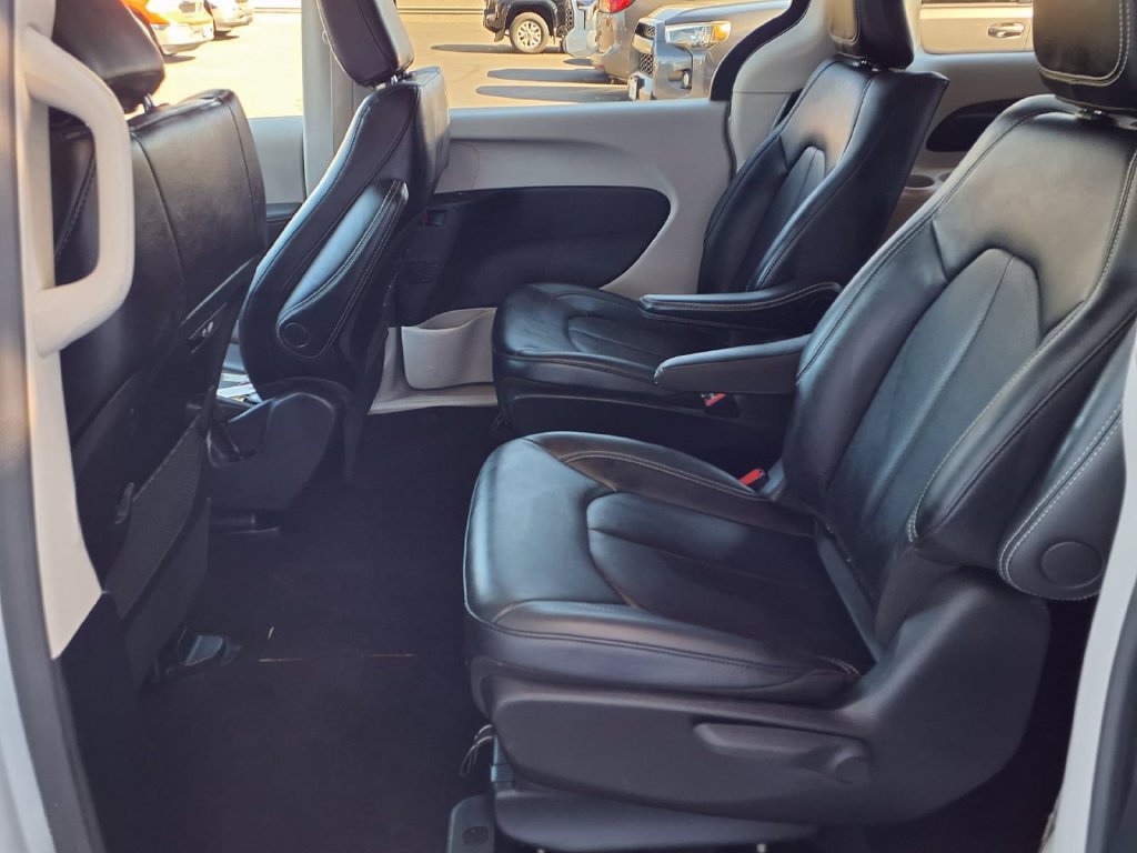 Used 2024 Chrysler Pacifica Limited FWD image 20
