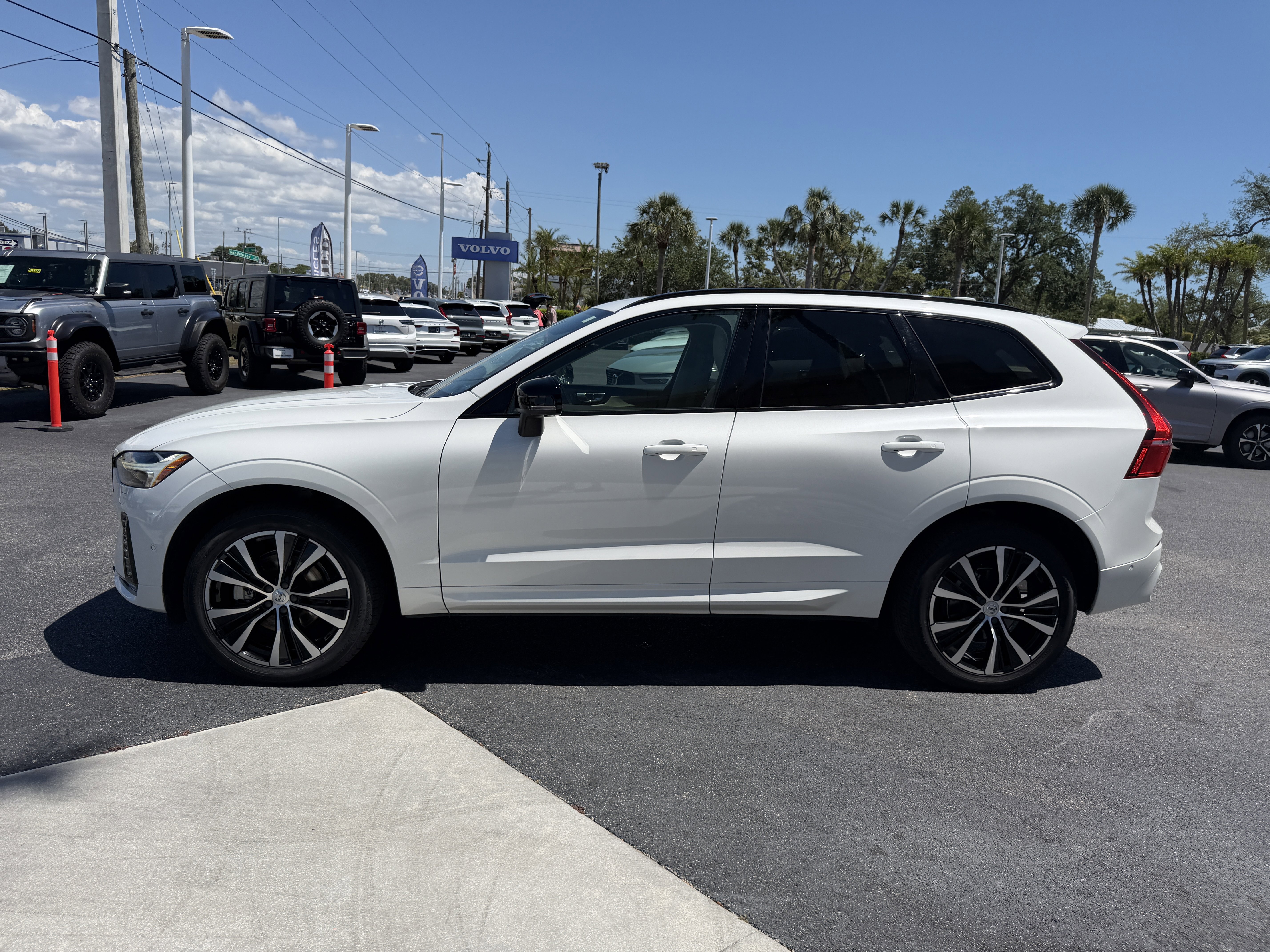 Certified 2023 Volvo XC60 B5 Plus w/ Climate Package FWD image 6