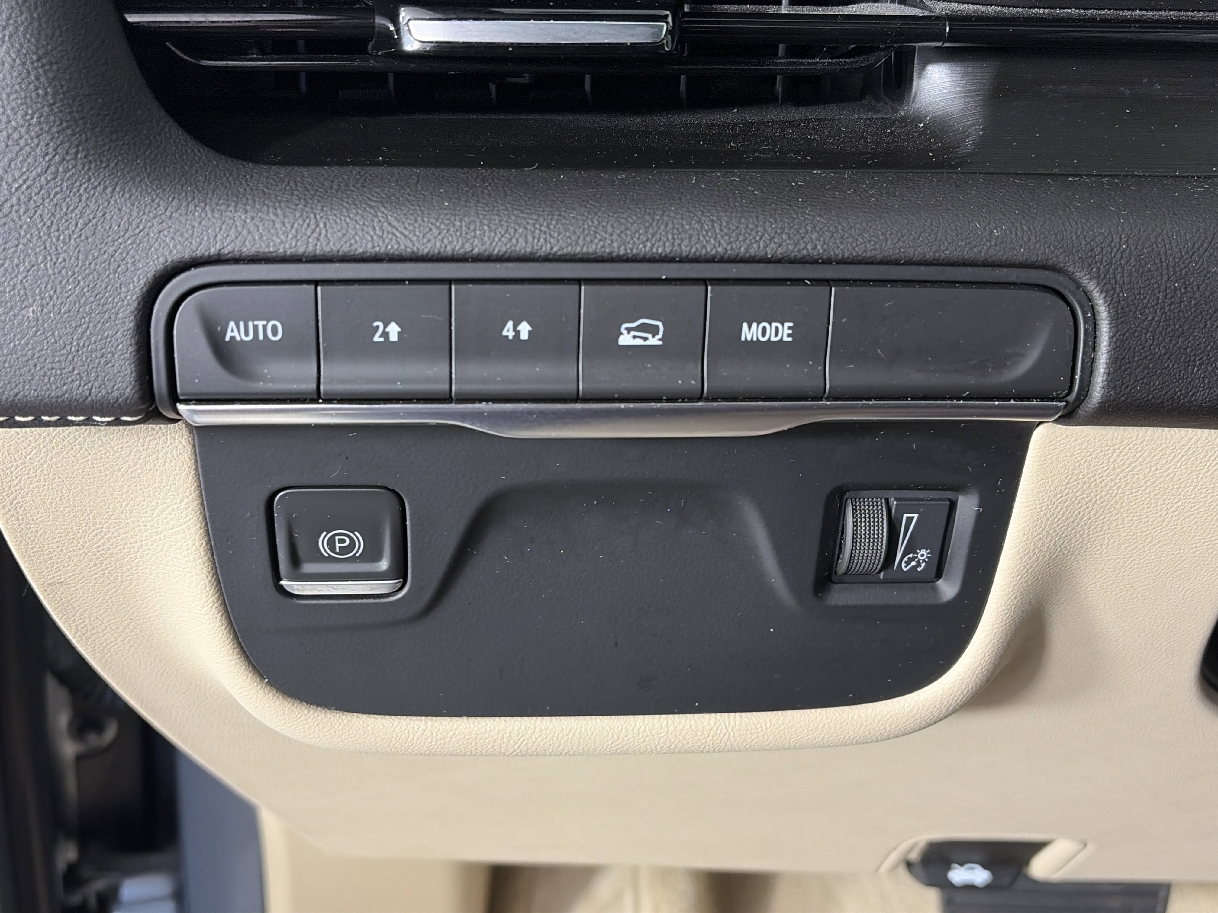 Used 2023 Cadillac Escalade Premium Luxury AWD/4WD image 33