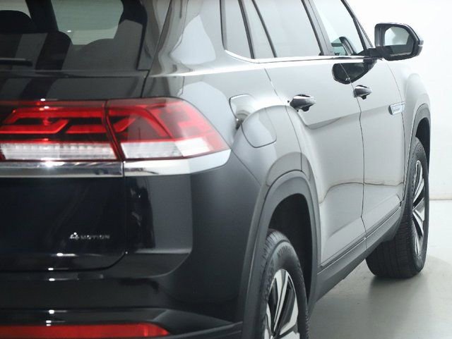 Used 2025 Volkswagen Atlas Cross Sport SE AWD/4WD image 44