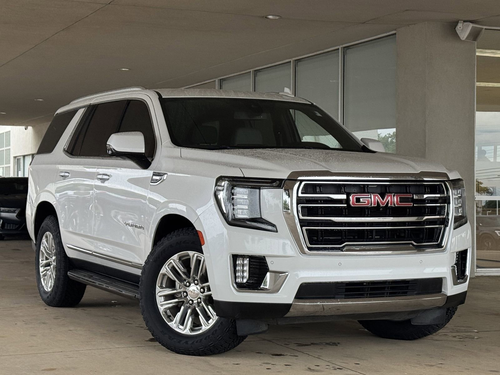Used 2022 GMC Yukon SLT w/ SLT Luxury Package AWD/4WD image 2