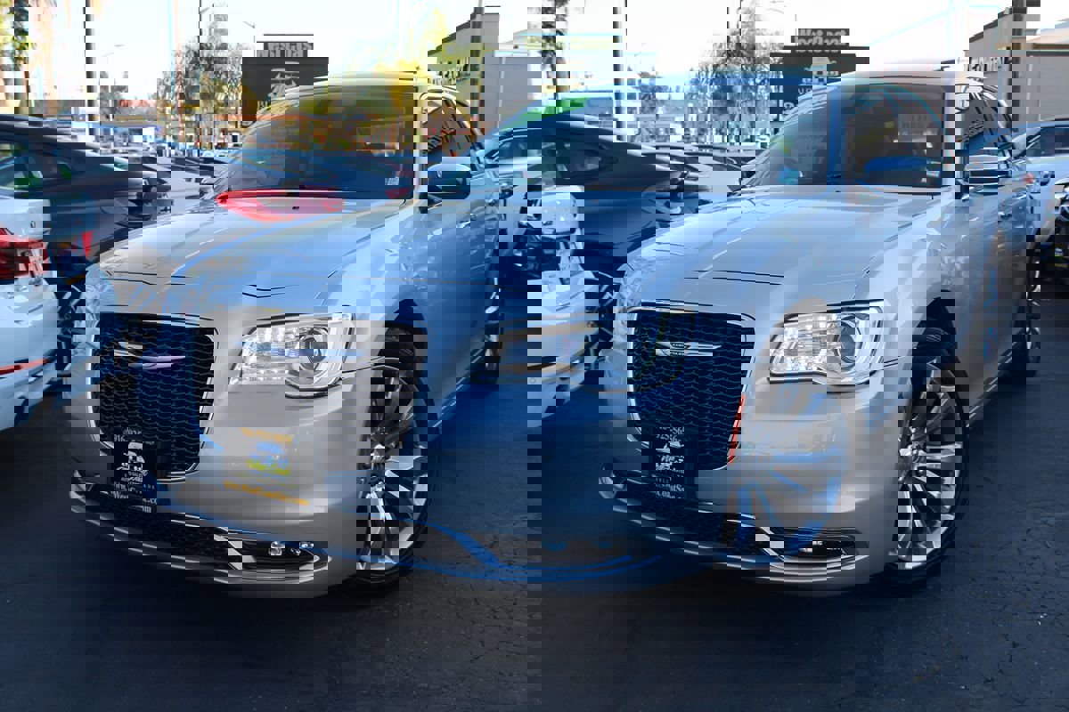 Used 2020 Chrysler 300 Limited image 36