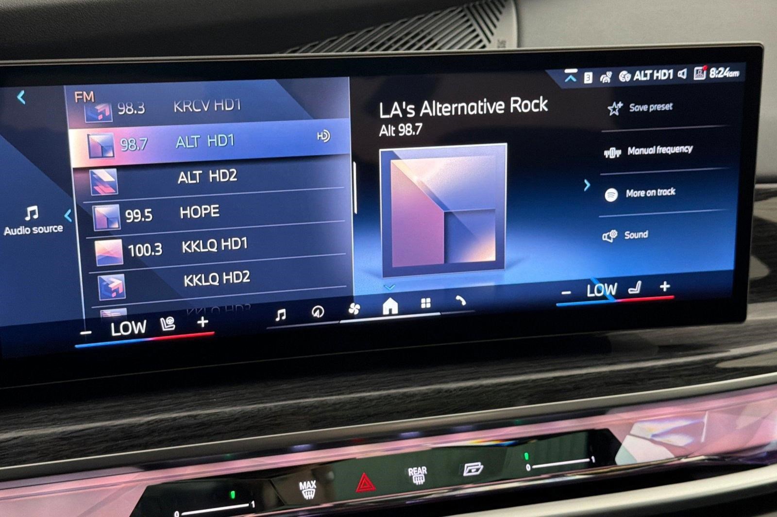 New 2026 BMW 740i w/ Premium Package image 23