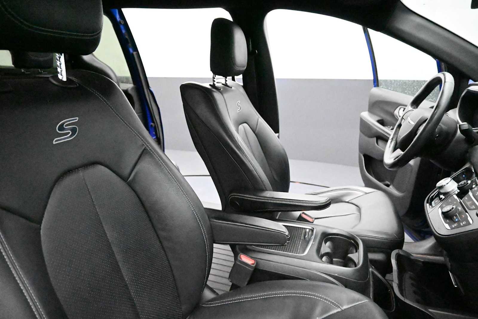 Used 2019 Chrysler Pacifica Touring-L Plus w/ Advanced Safetytec Group FWD image 25