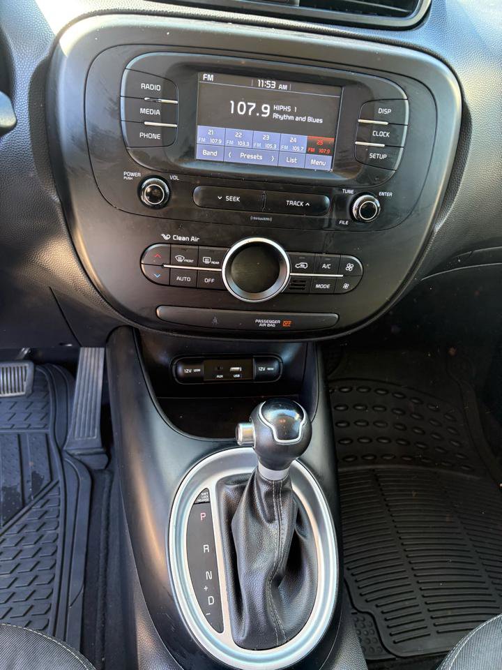 Used 2017 Kia Soul + FWD image 10