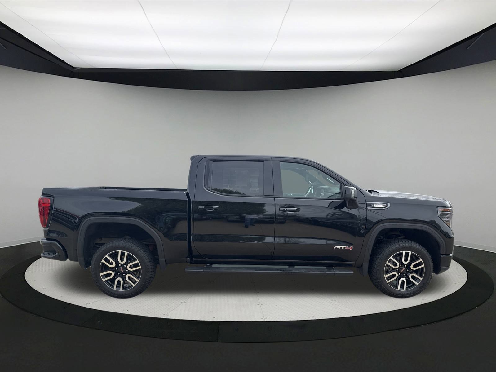 Used 2023 GMC Sierra 1500 AT4 w/ AT4 Premium Package AWD/4WD image 4