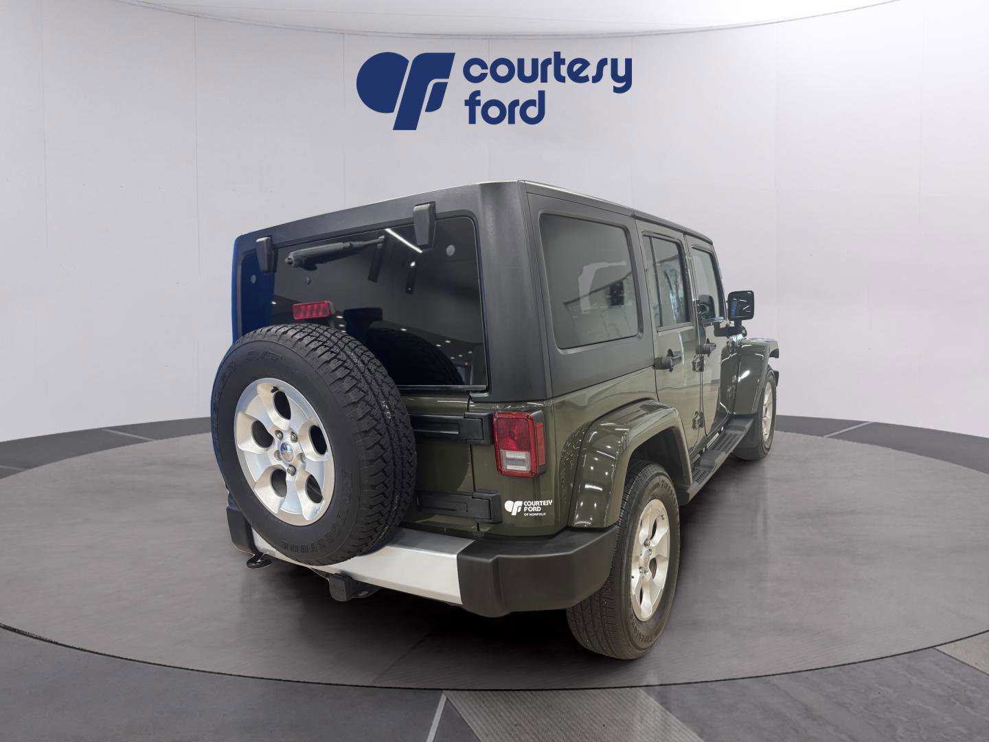 Used 2015 Jeep Wrangler Unlimited Sahara w/ Connectivity Group image 7