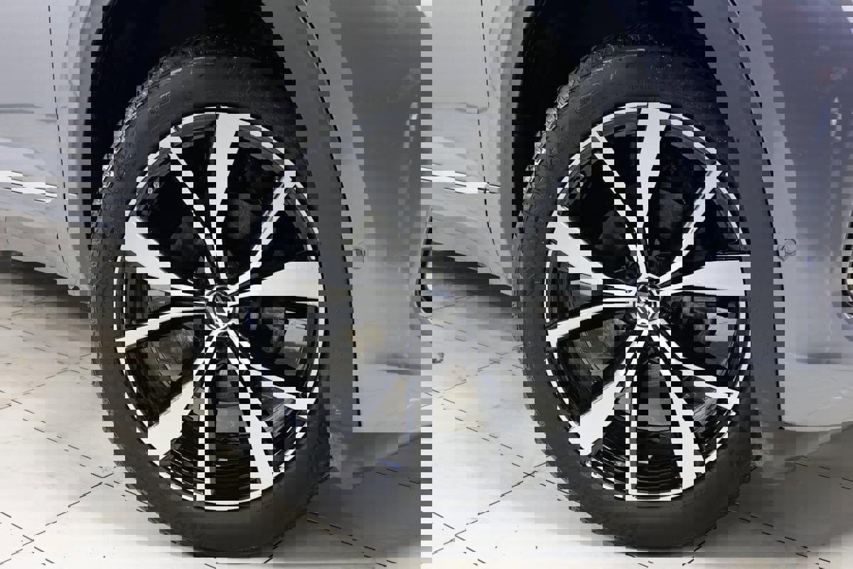 Used 2024 Volkswagen Atlas SEL Premium R-Line image 15