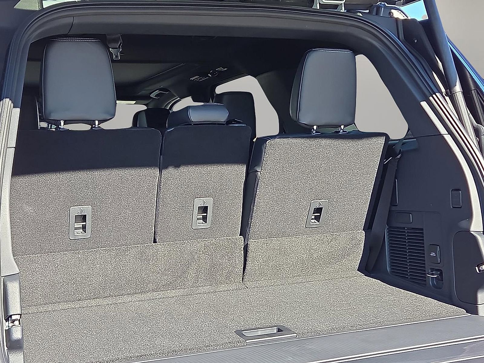 New 2026 Ford Expedition Platinum w/ Stealth Performance Package AWD/4WD image 9