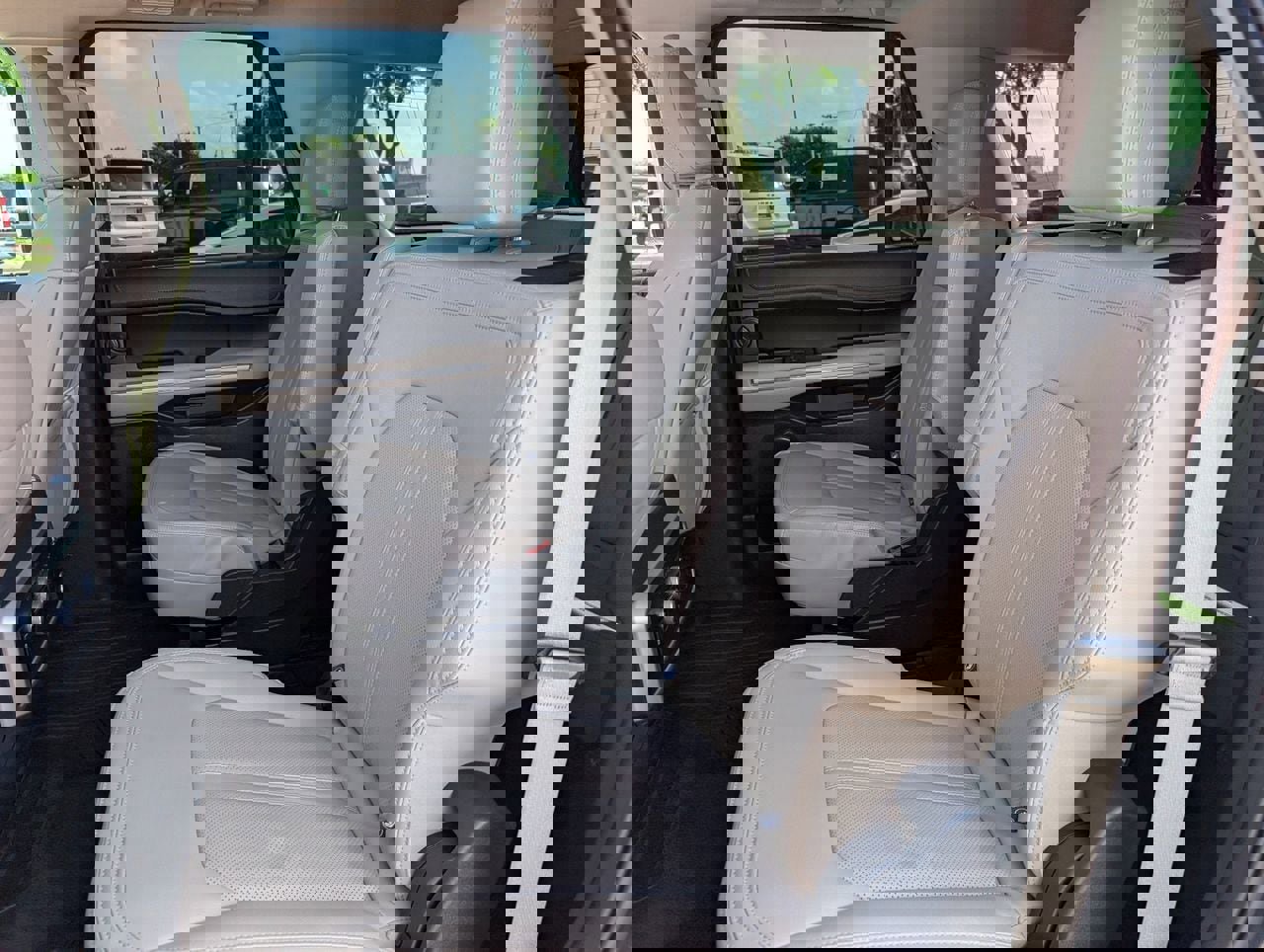 Used 2024 Ford Expedition Limited image 26