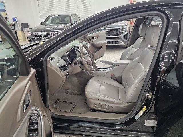 Used 2017 Chevrolet Malibu Hybrid w/ Leather Package FWD image 28
