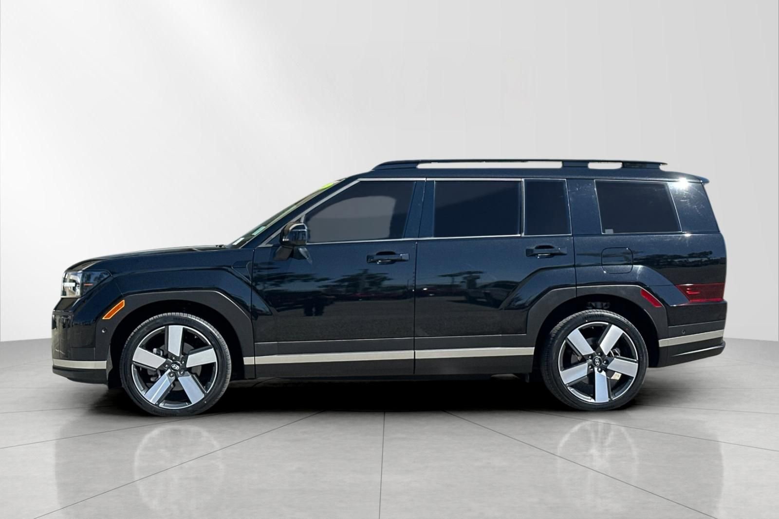 Used 2024 Hyundai Santa Fe Limited image 6