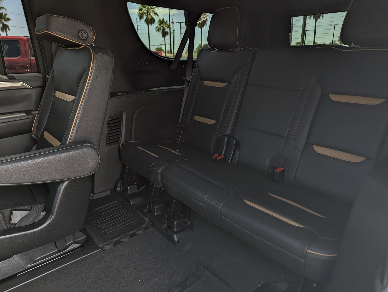 Used 2022 GMC Yukon XL AT4 w/ Max Trailering Package AWD/4WD image 8